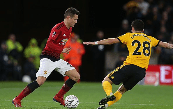 击中表现突 击中表现突